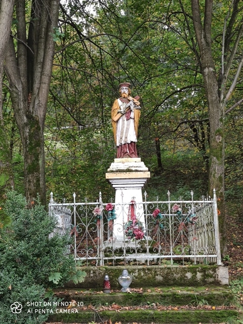 Pomnik Jana Niepomucena w Lesku